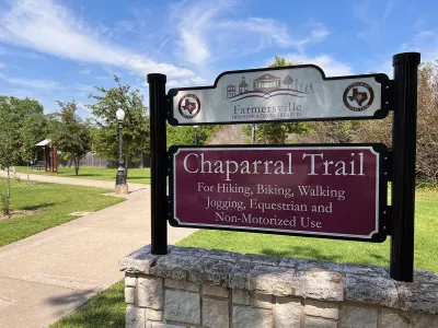 sign in a fork on the beginning of the trail